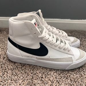 Nike Blazers Boy Size 6